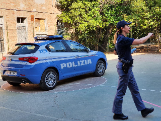 Ancona – I bambini infastidiscono il vicino, spunta un martello